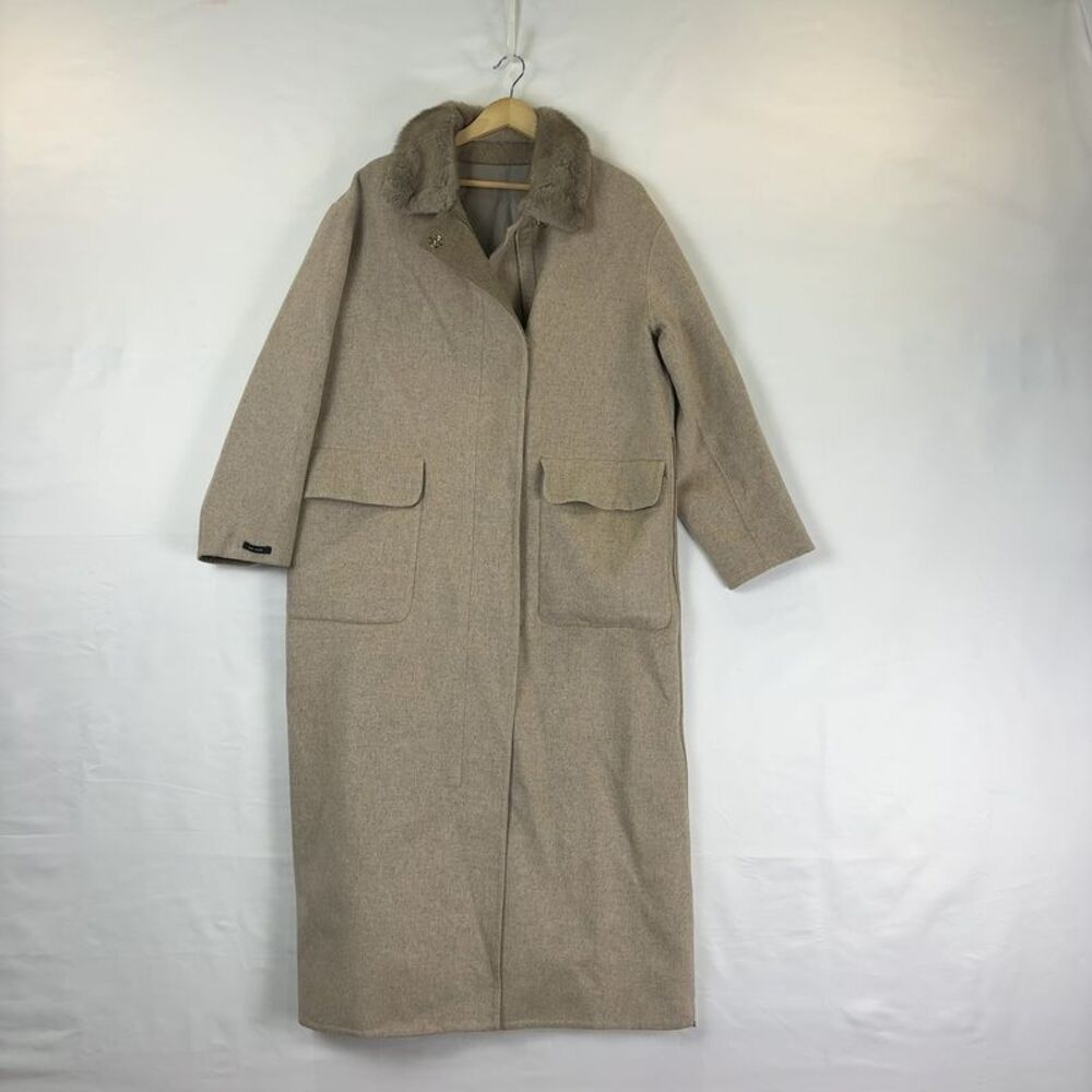 Rivo Women's Fur Coat